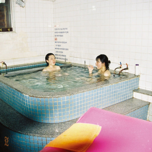 This LP Vinyl is brand new.Format: LP VinylMusic Style: Art RockThis item's title is: 2012Artist: MukimukimanmansuLabel: Superstars RecordsBarcode: 8809114695636Release Date: 3/29/2024